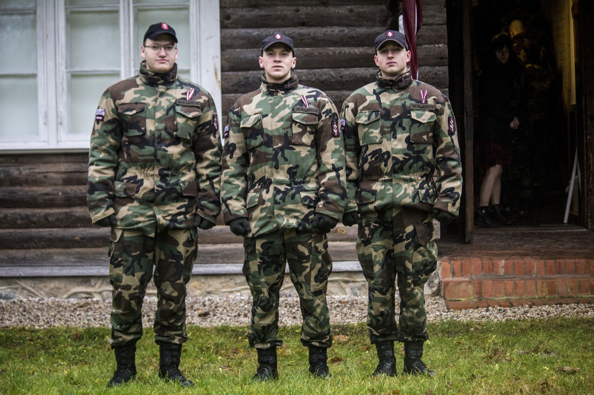 Jaunsardze puikas audzina par vīriem