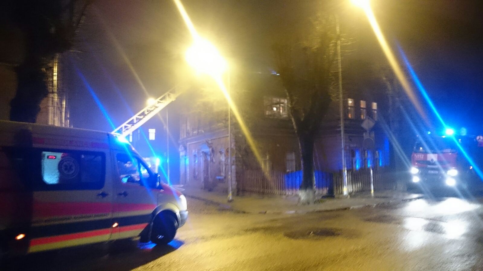 Papildināts – Dzīvojamā mājā Uliha ielā aizdegas skurstenis