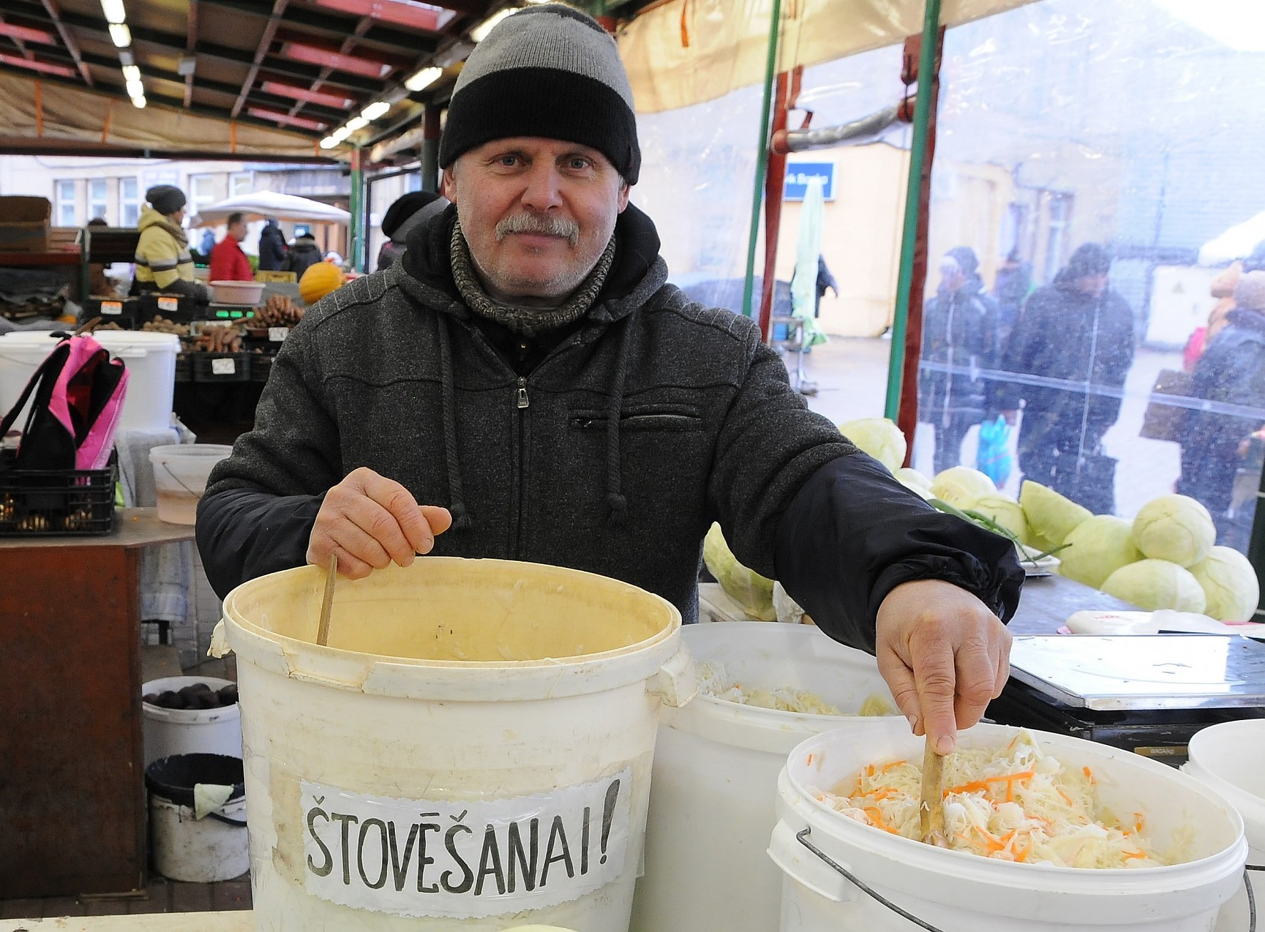 Mūsdienīgais blakus tradīcijām