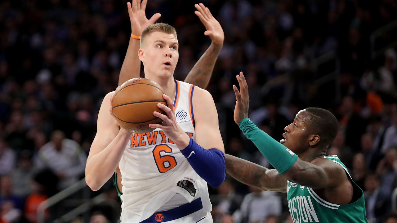 Porziņģim 18 punkti un seši bloķēti metieni “Knicks” zaudējumā Bertāna pārstāvētajai “Spurs”