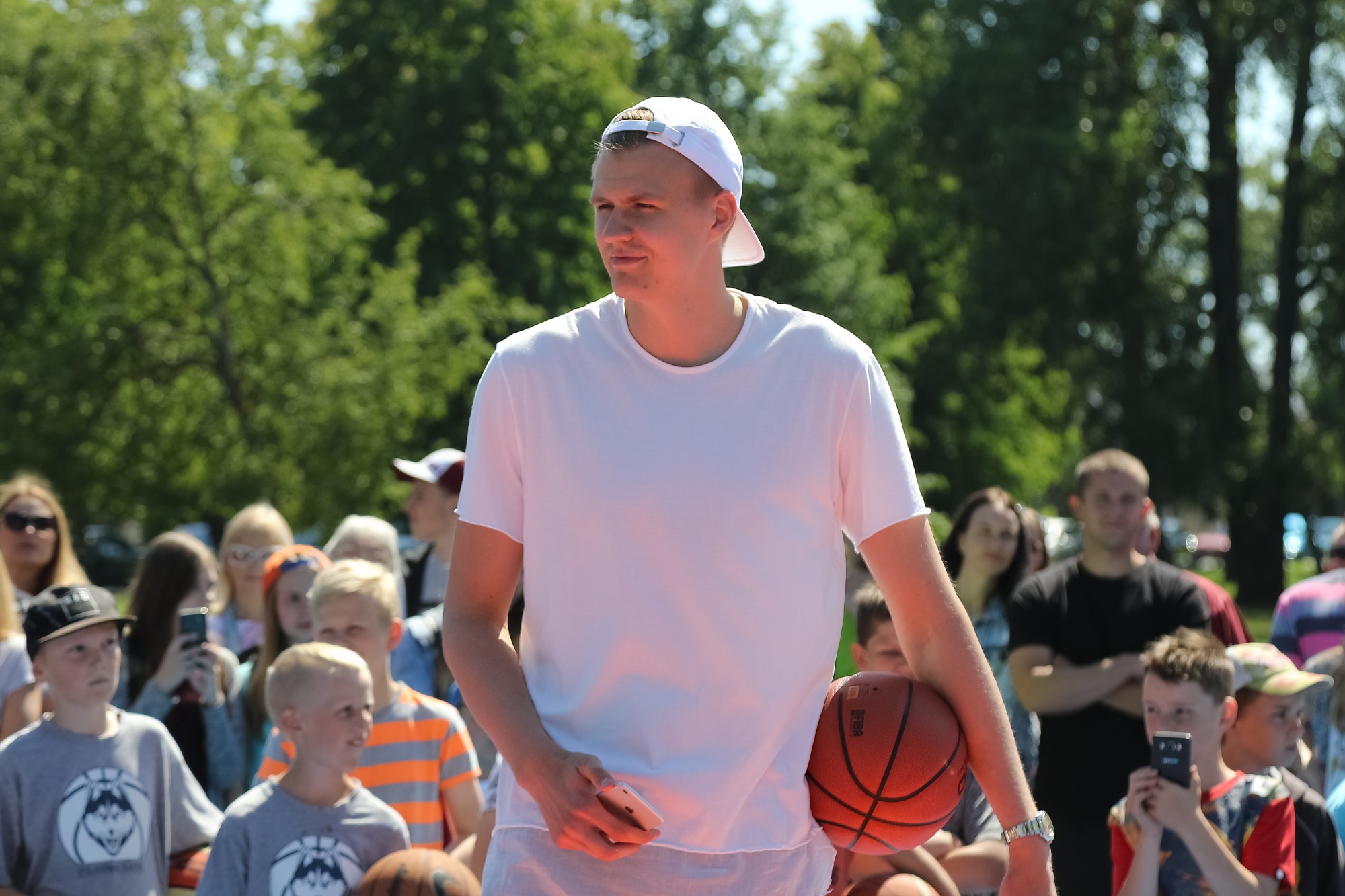 Porziņģis zvaigžņu spēles balsojumā attālinās no pirmā trijnieka