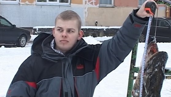 Liepājas ezerā noķer milzīgu līdaku