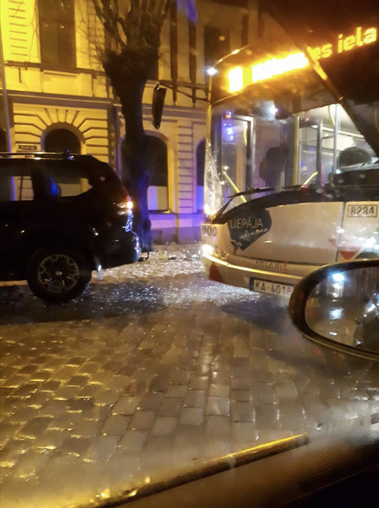 Papildināts (ar foto) – Gūst traumas satiksmes negadījumos