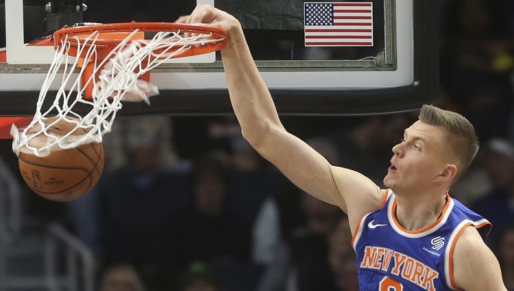 Porziņģis izceļas ar 17 punktiem, bet “Knicks” ielaiž 127 un zaudē “Lakers”