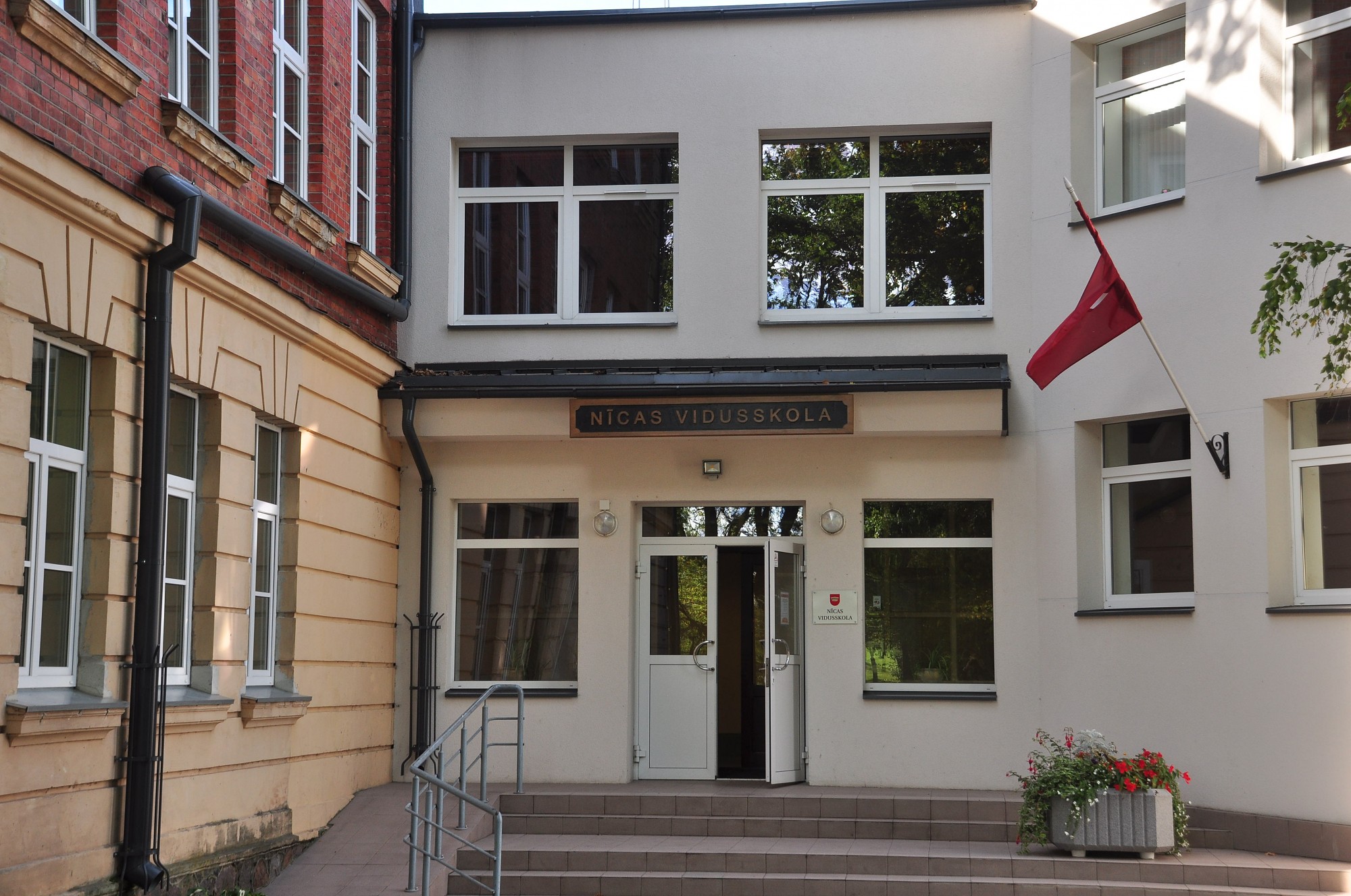 Par atbalstu vidusskolas pastāvēšanai Nīcā parakstījušies gandrīz 1300 iedzīvotāji