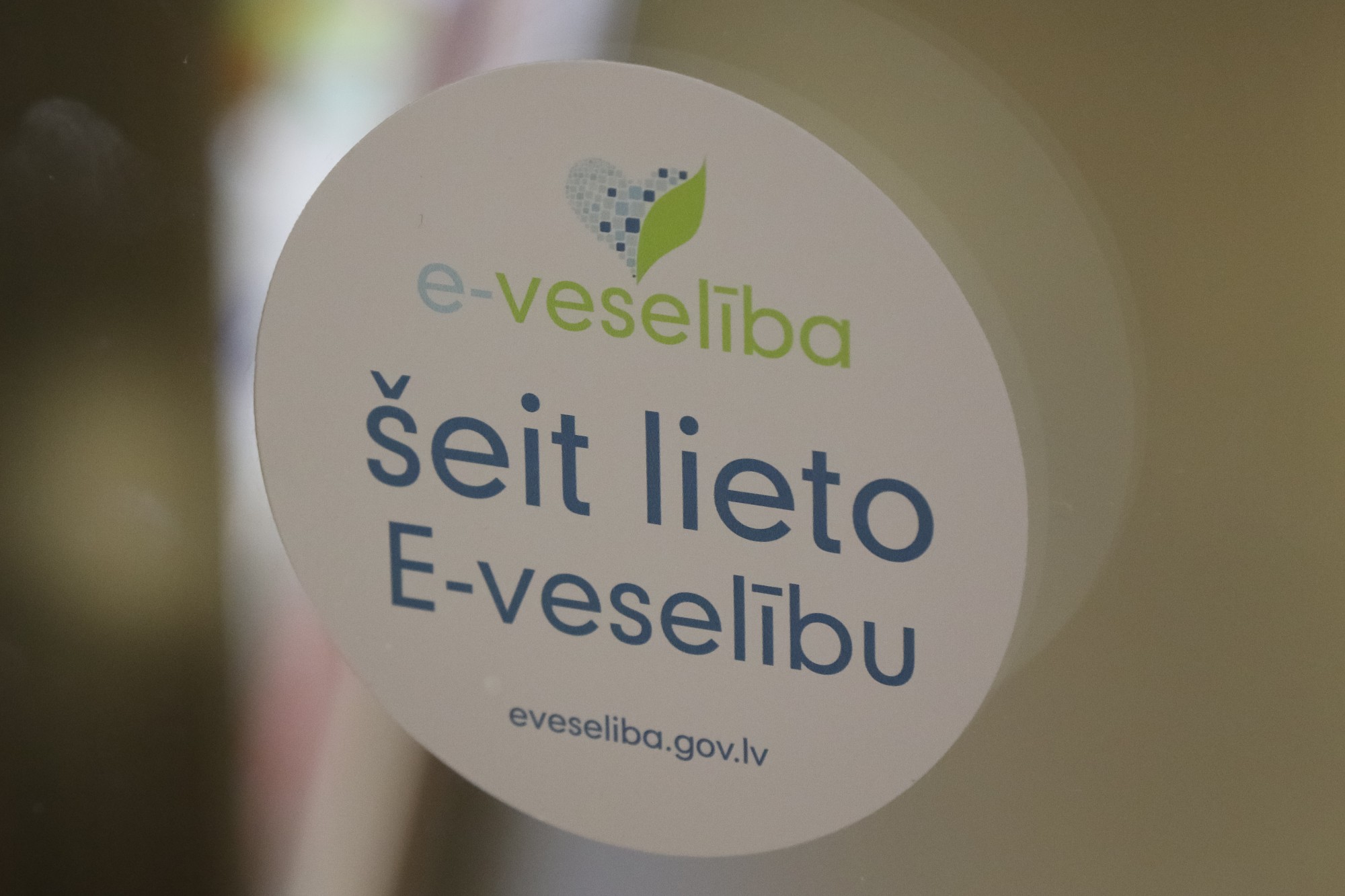 Mediķi un farmaceiti peļ hroniski slimo e-veselības sistēmu