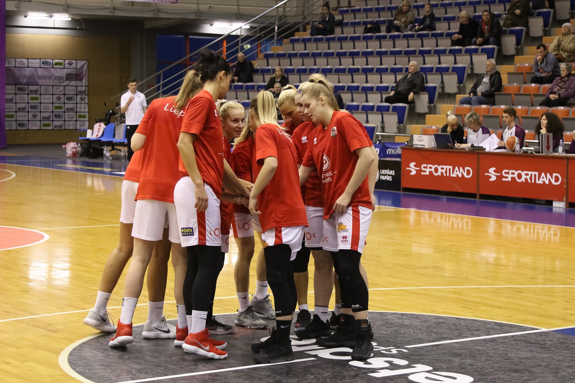 Liepājnieces piekāpjas rīdziniecēm