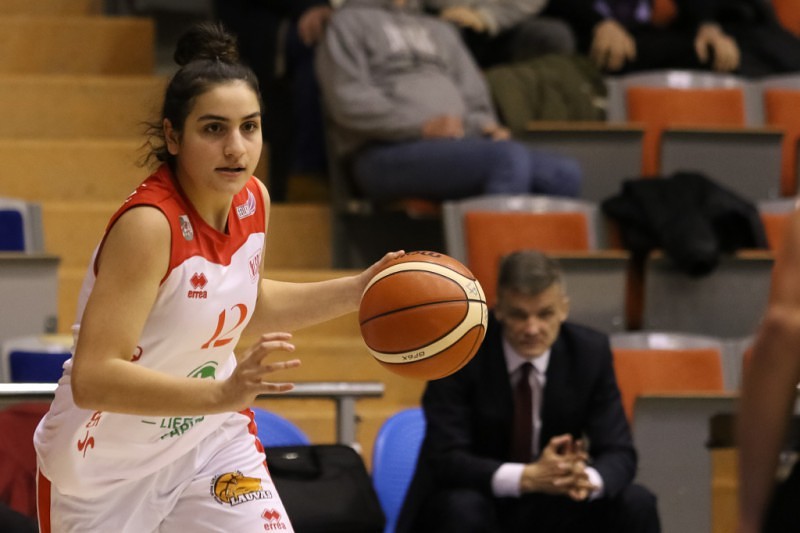 “Liepājas papīrs”/LSSS basketbolistes droši uzvar apvienotā čempionāta spēlē