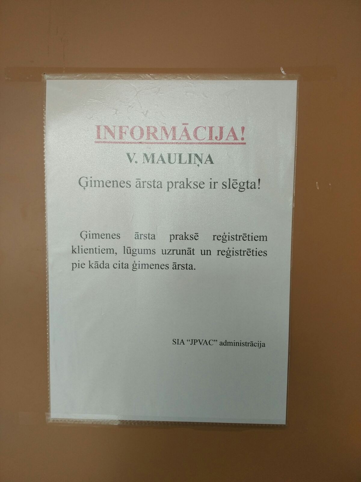 Ģimenes ārsts iekrīt ar tabletēm