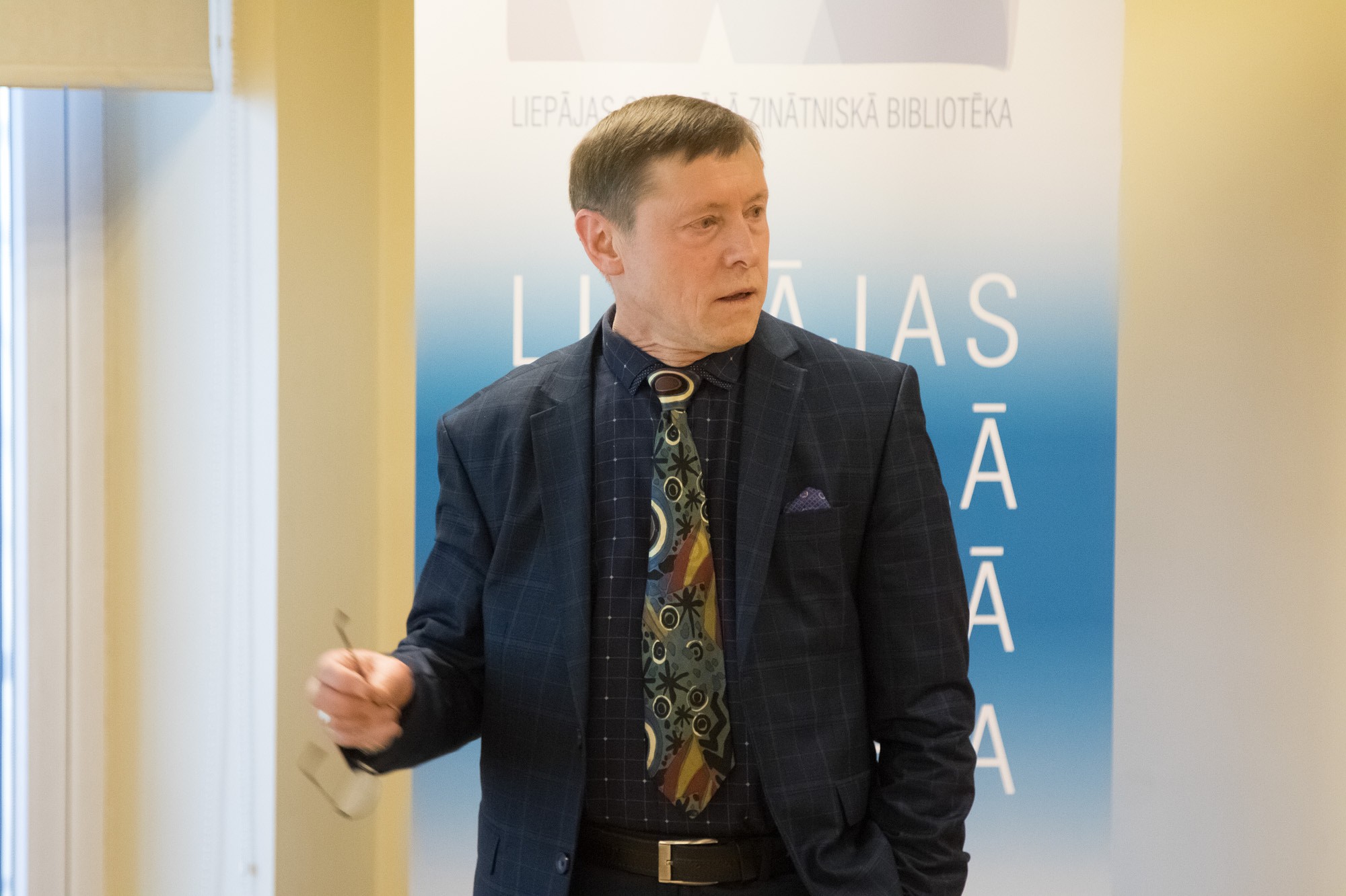 Atklāta Edgara Lāma monogrāfija ”Friča Bārdas dzīves un dzejas gadalaiki”
