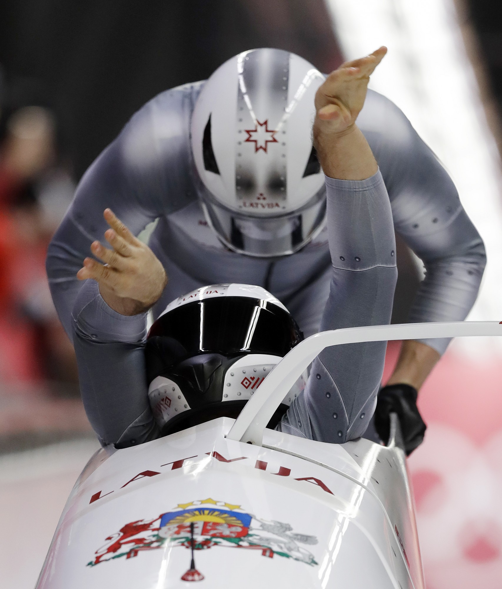 Latvijai olimpiādē pirmā medaļa; liepājniekam 9. vieta
