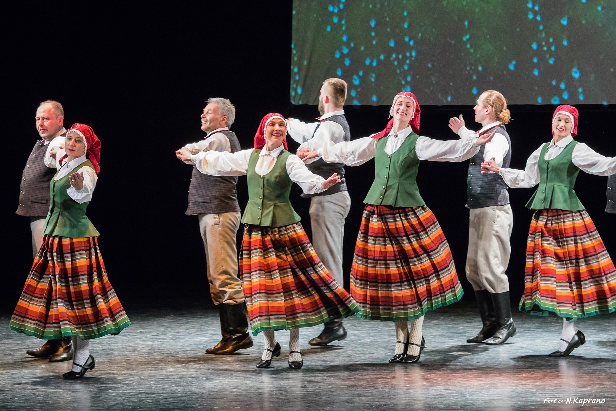Aicina pieteikties tautas deju festivālam ”Aprīļa pilieni”