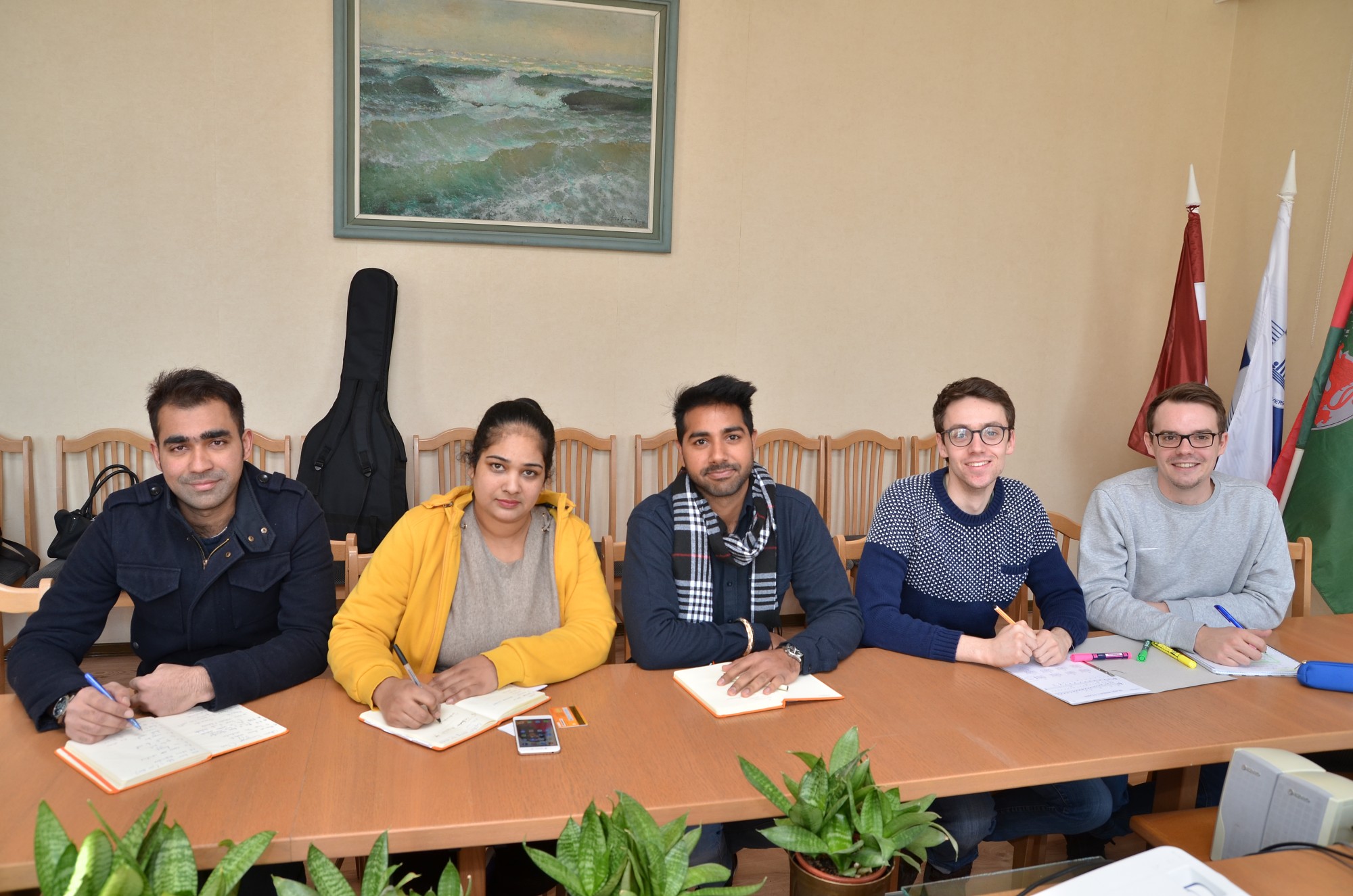 Mājas – Indijā, skola – Latvijā