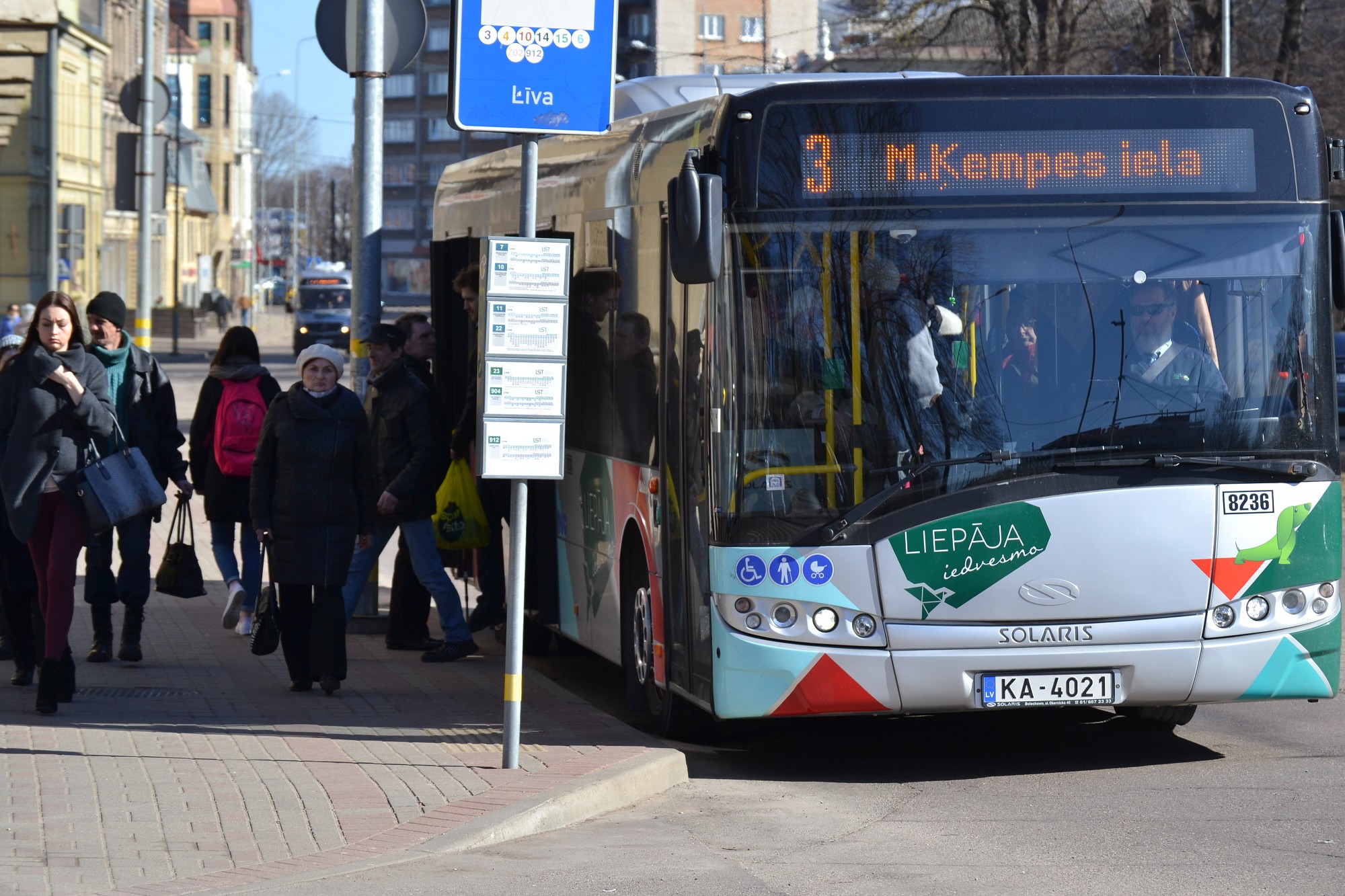 Autobusā pazūd telefons
