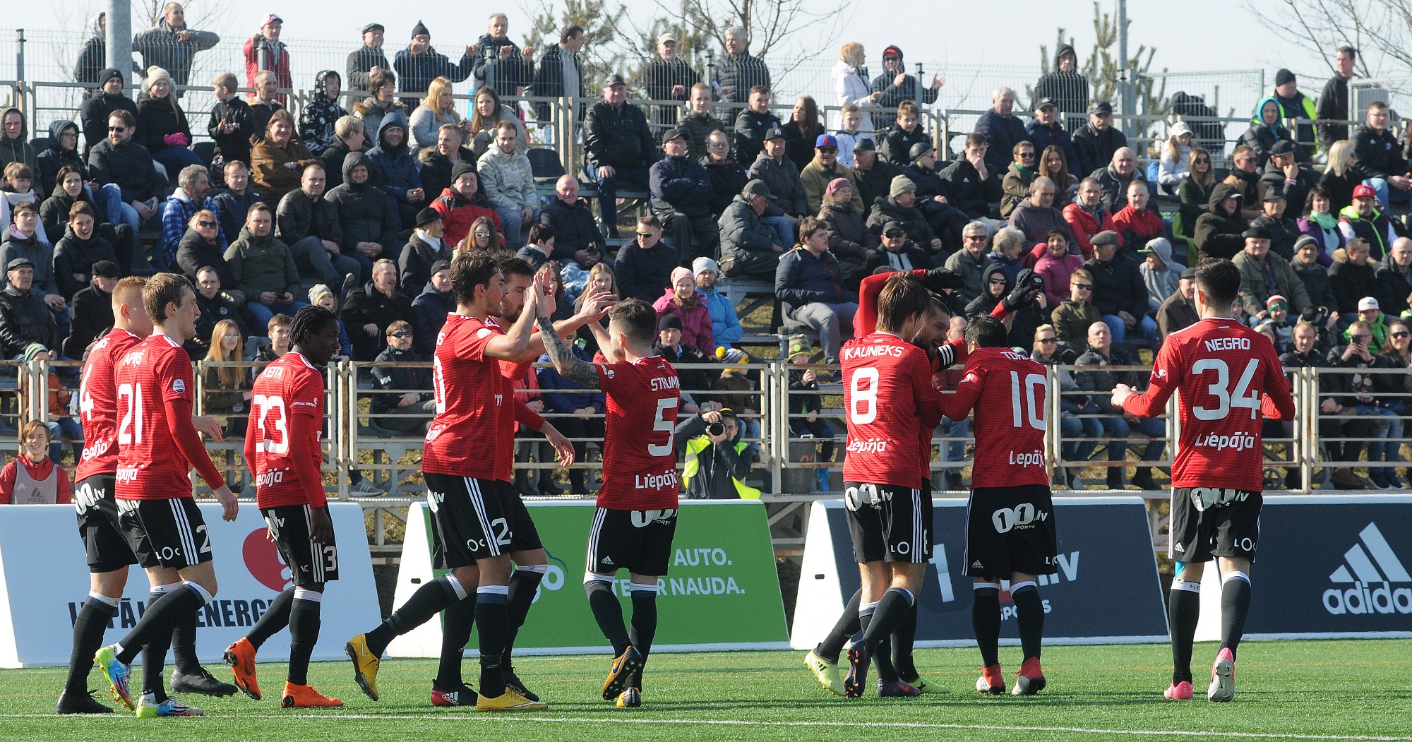 Karašausks zvana trešajā minūtē un nokārto hat-trick pret valmieriešiem