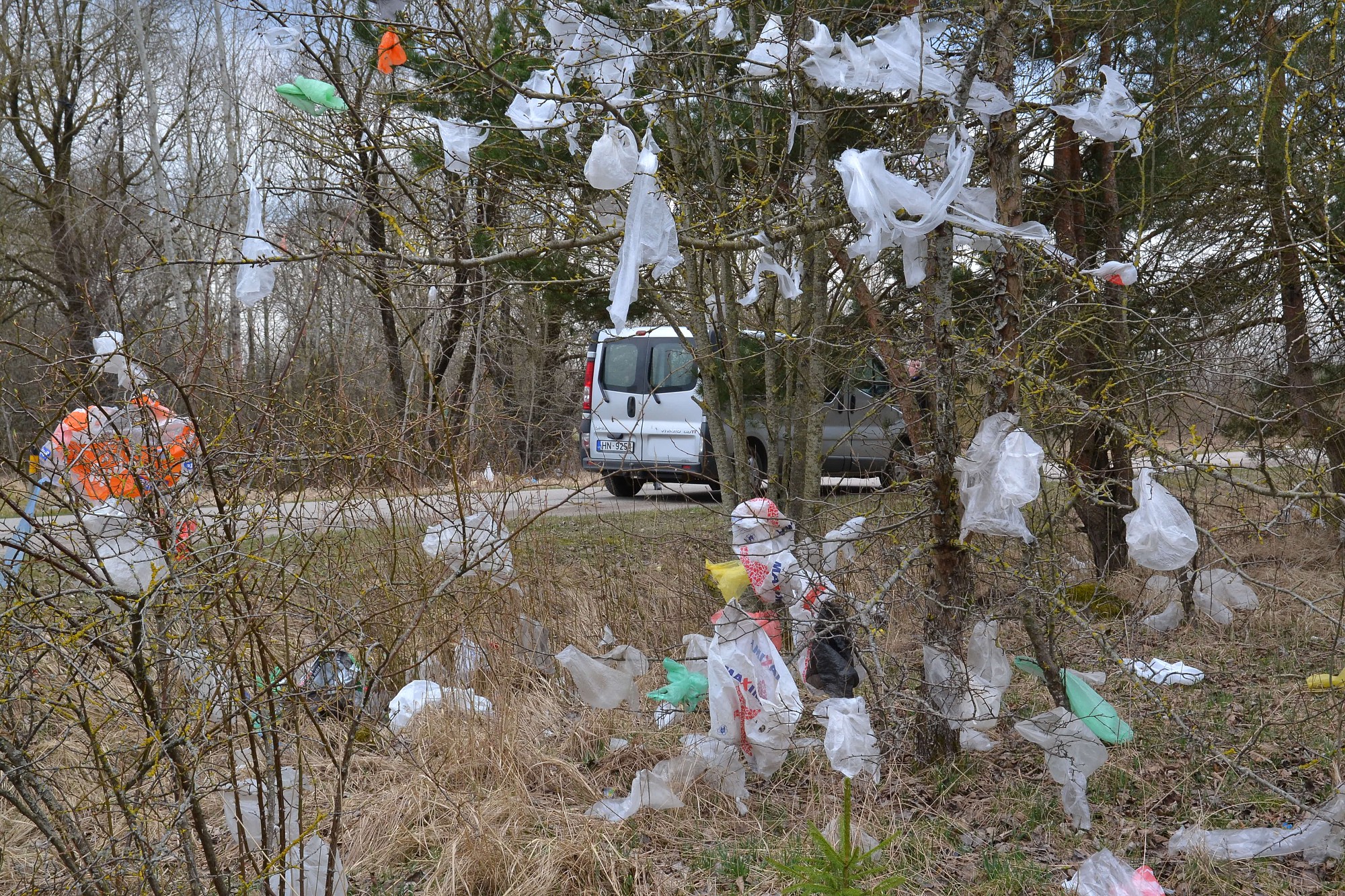 Plastmasas maisiņu uzbrukums