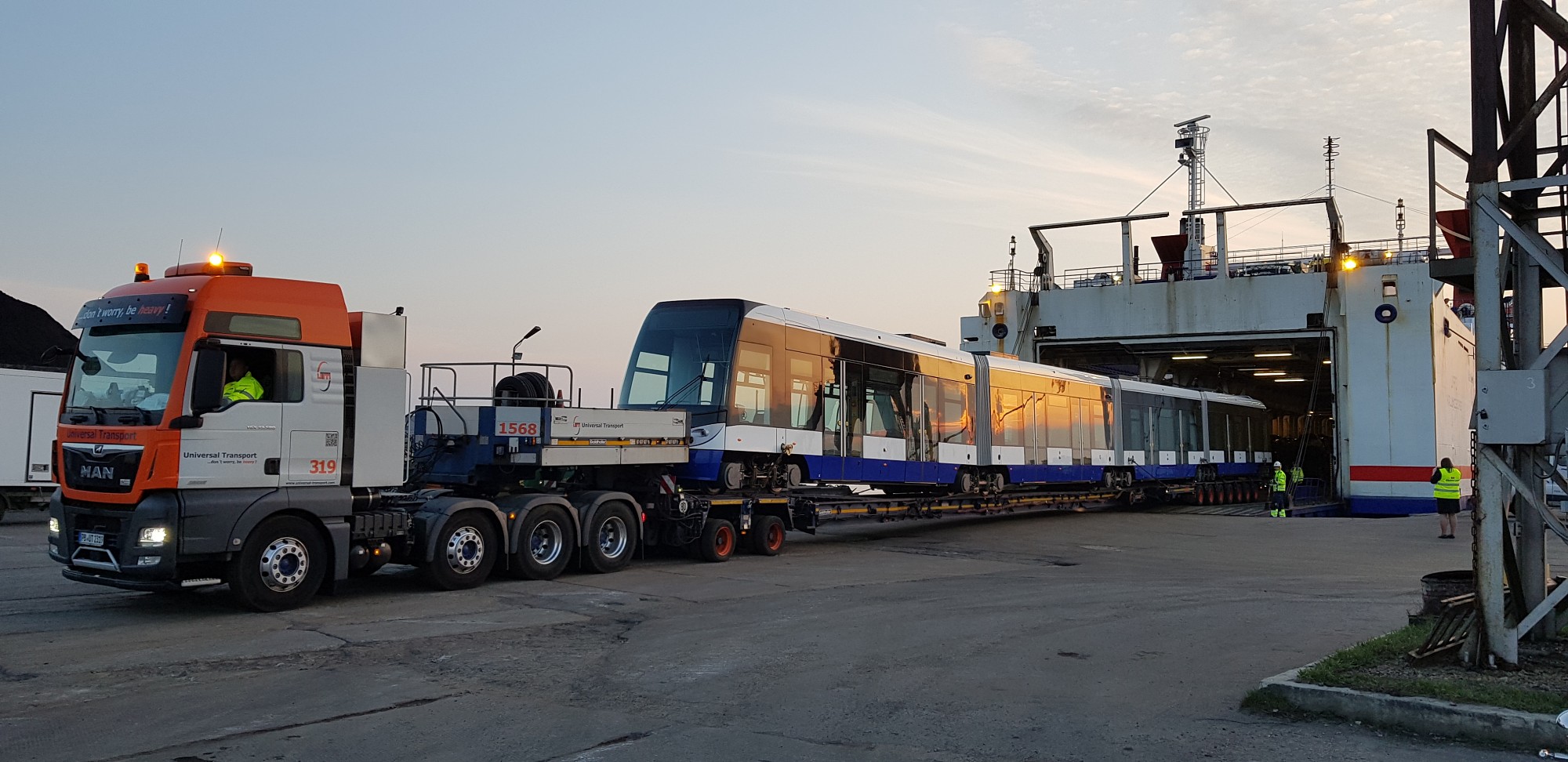 Rīgas tramvajs iebrauc Liepājā