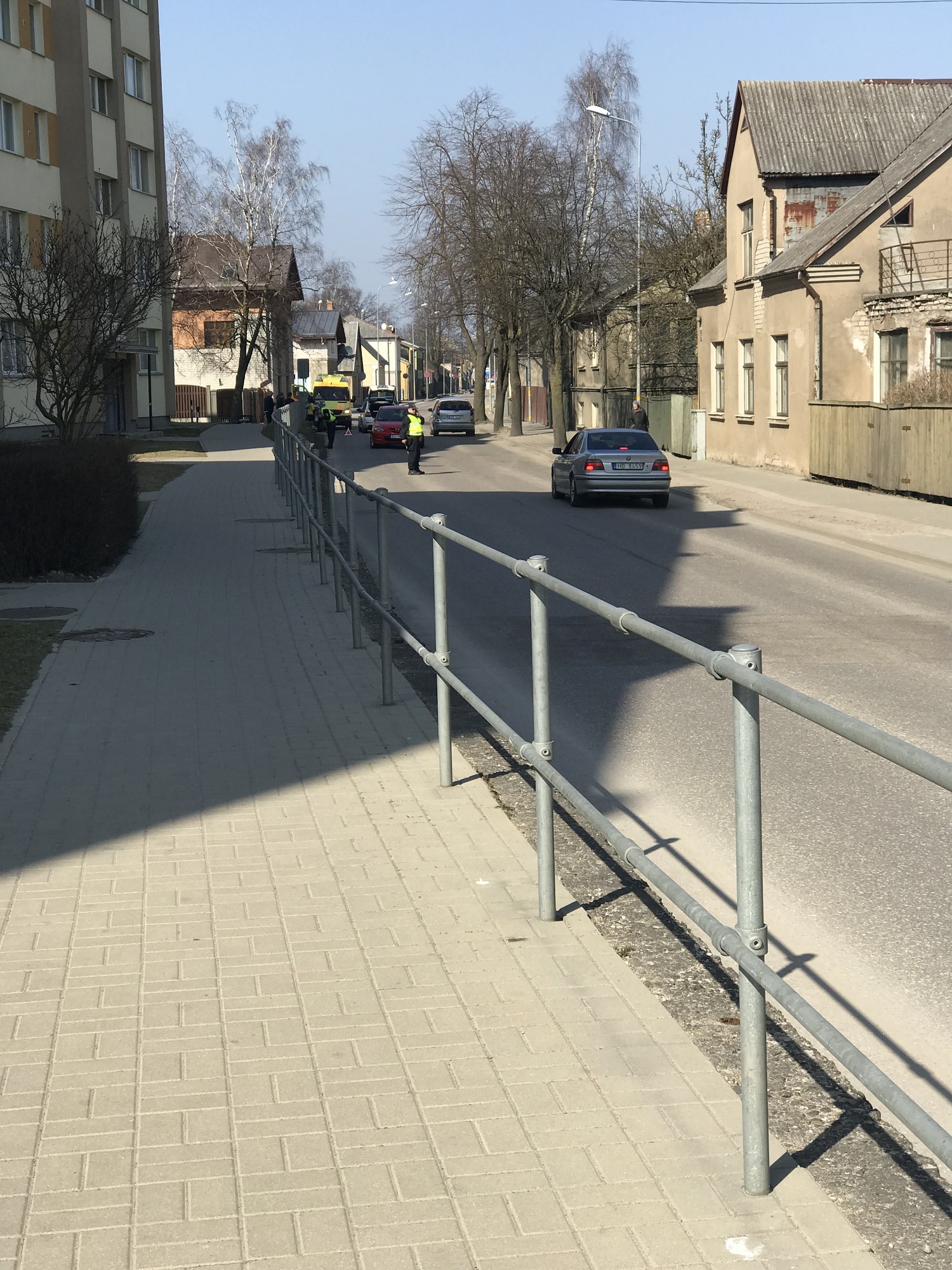 Papildināts – Uliha ielā auto uzbrauc bērnam