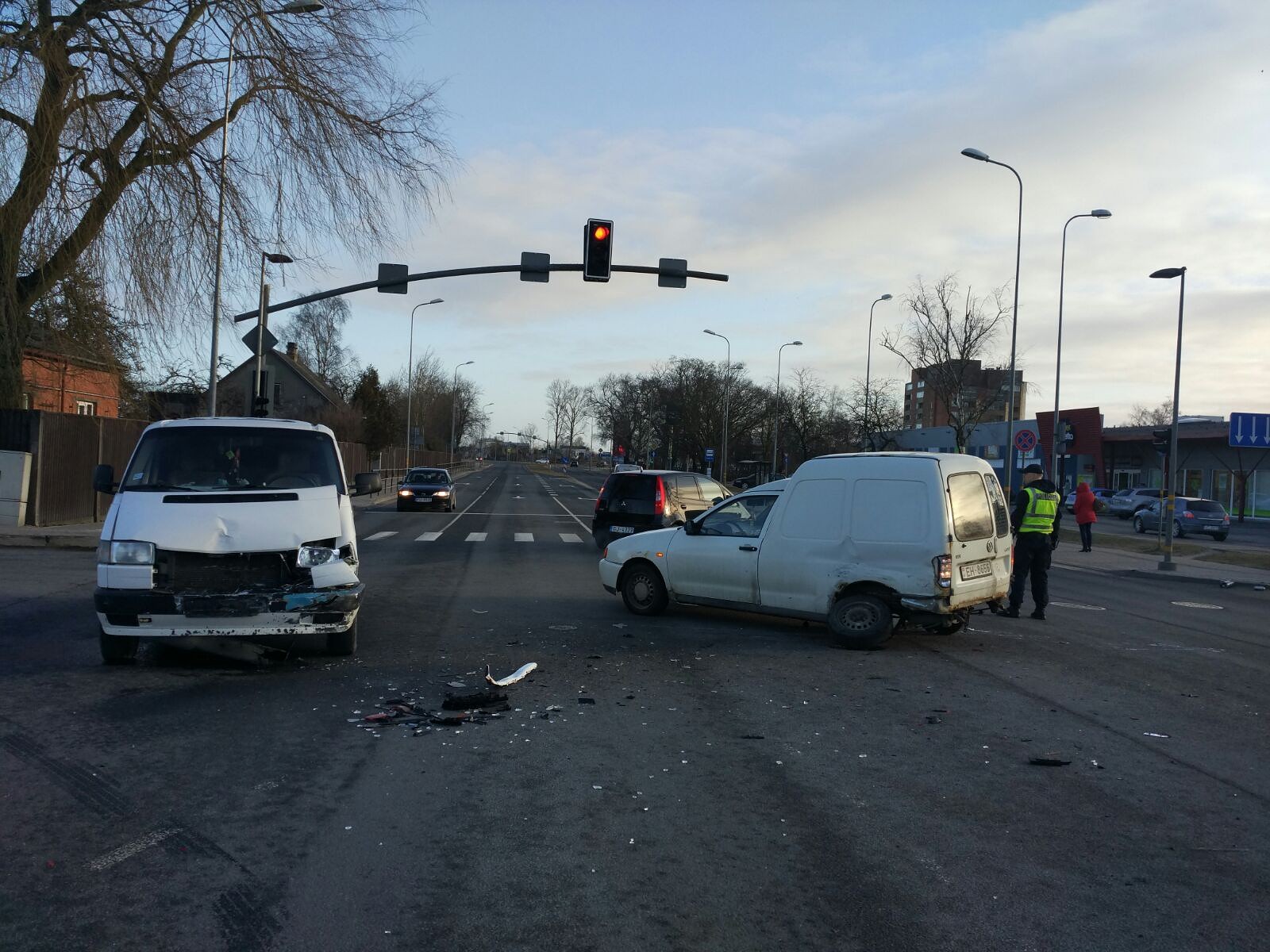 Papildināts (13:09) – Rīts sākas ar sadursmi, ir cietušie