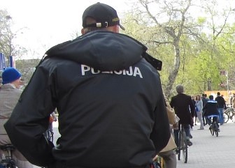 Vasarā policijai vajag papildspēkus