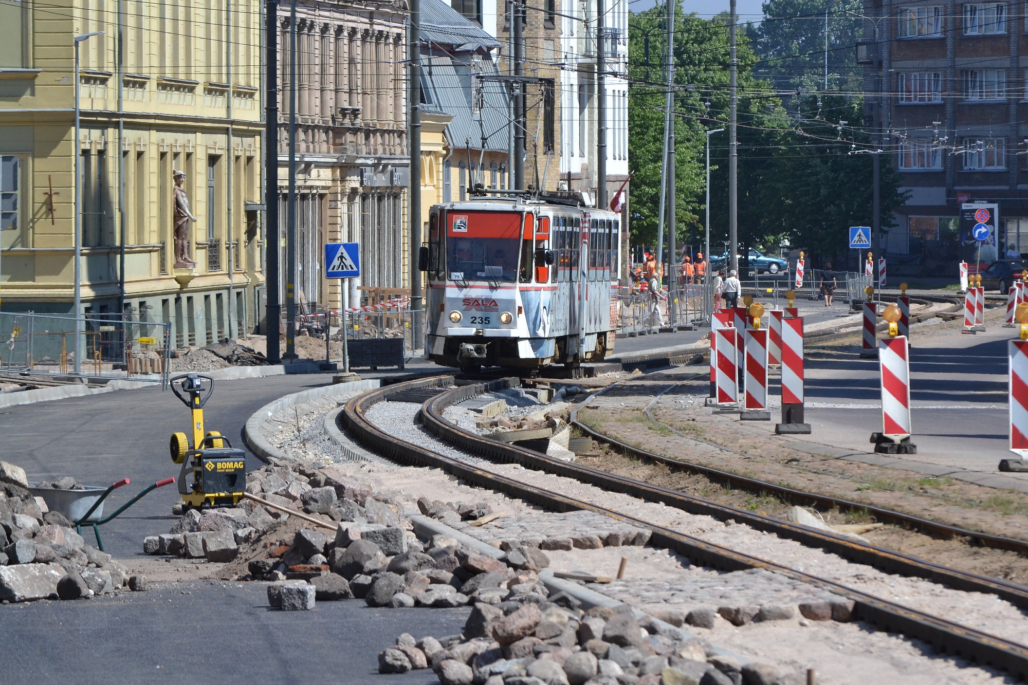 Pārkārtojas uz atjaunoto pusi