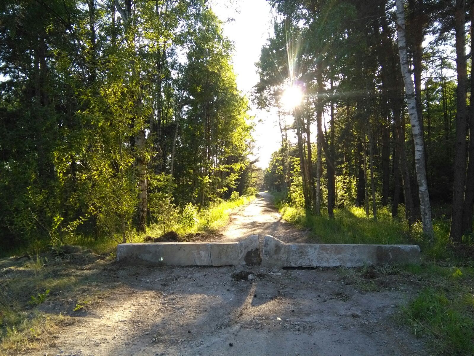 Patvarīgi aizbarikādē piekļuvi jūrai