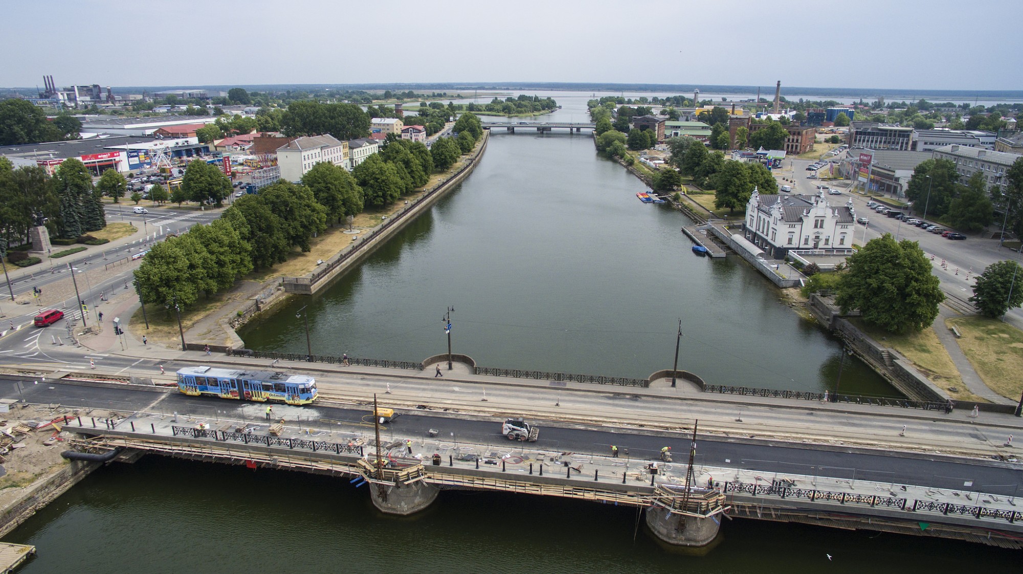 Šonakt pilnībā slēgs satiksmi uz Tramvaja tilta