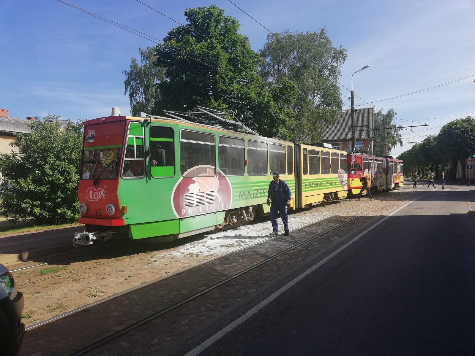 Operatīvi novērš tramvaja aizdegšanos
