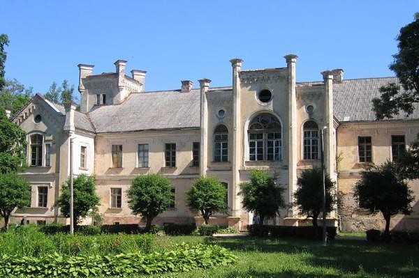 Veidos koka skulptūru taku ar leģendām