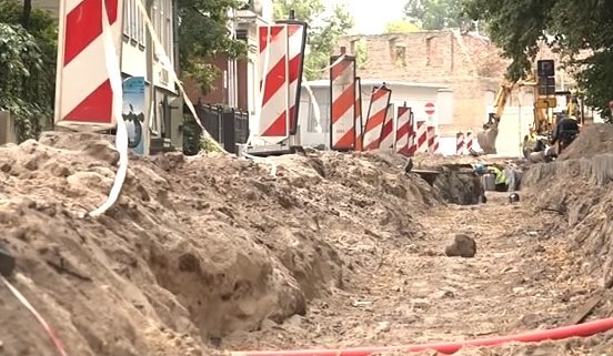 Ielu remontdarbi un sastrēgumi Liepājā turpinās un ilgs, dažviet, līdz pat vēlam rudenim