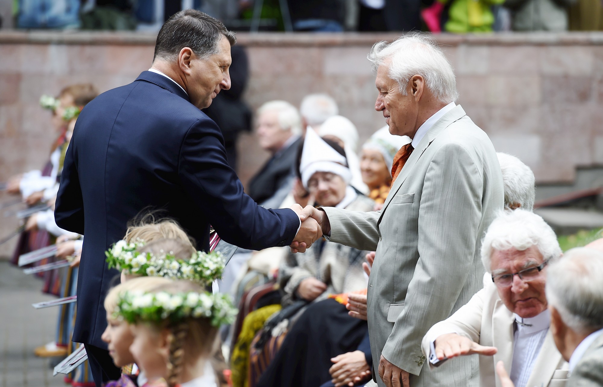 Goda zīme no prezidenta rokām