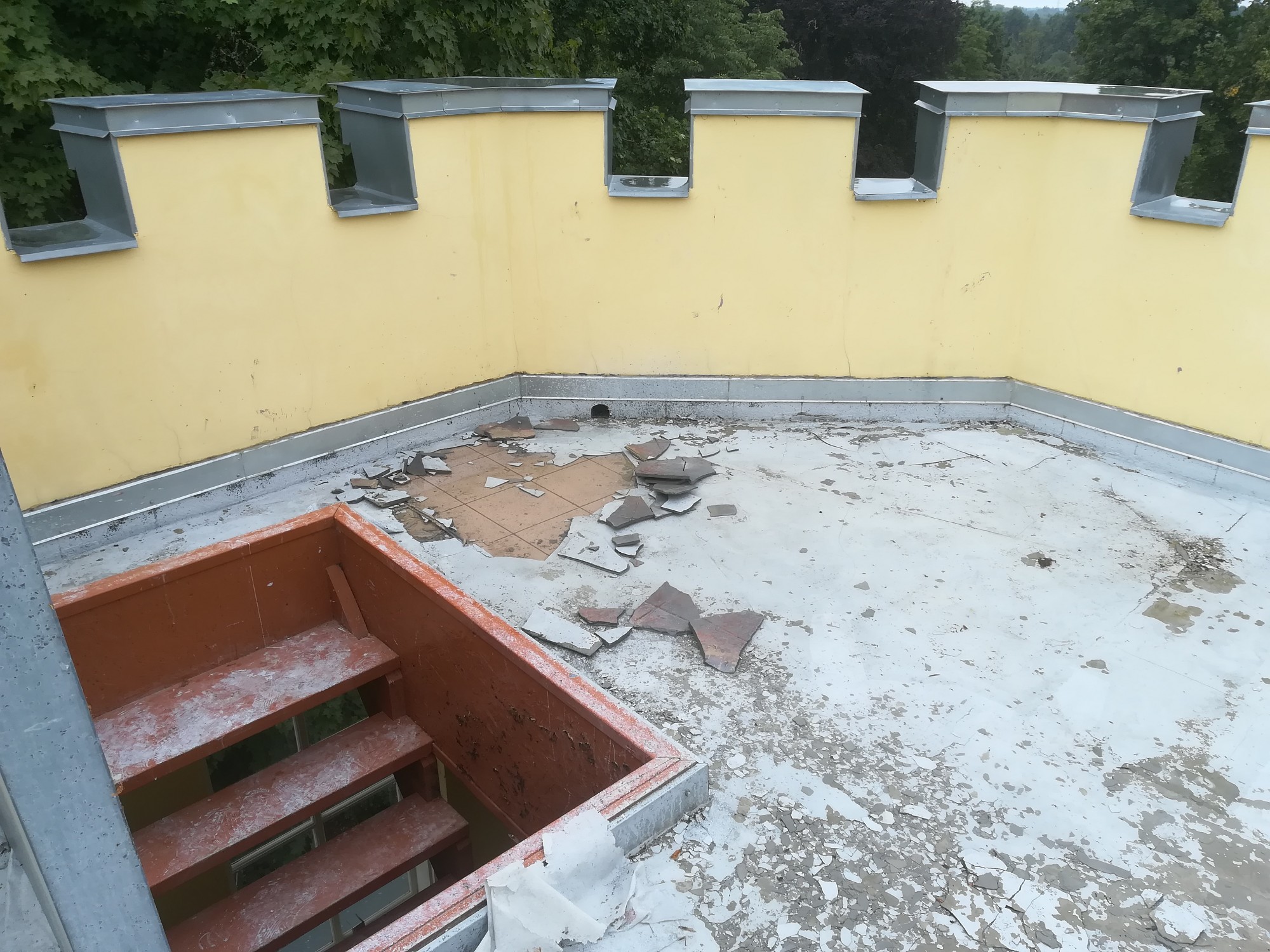Iecerēts glābt Apriķu muižas torni