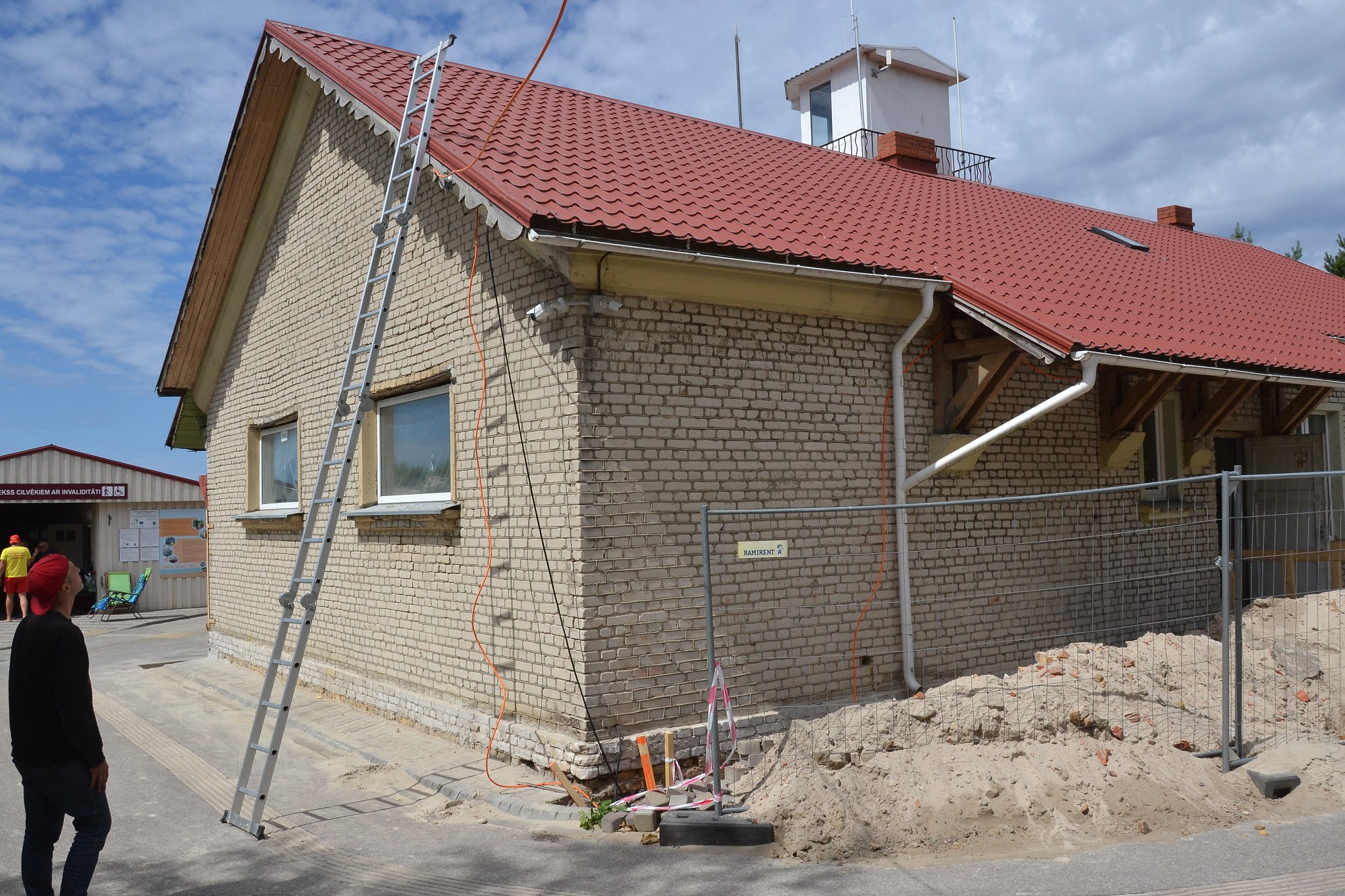 Glābēji pārcēlušies uz vagoniņu