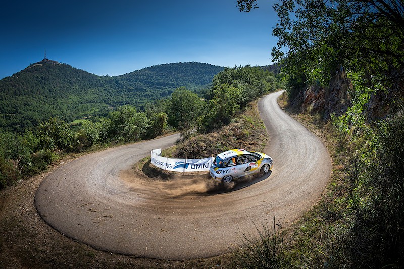 Sesks un Francis turpina cīņu Eiropas rallija čempionātā