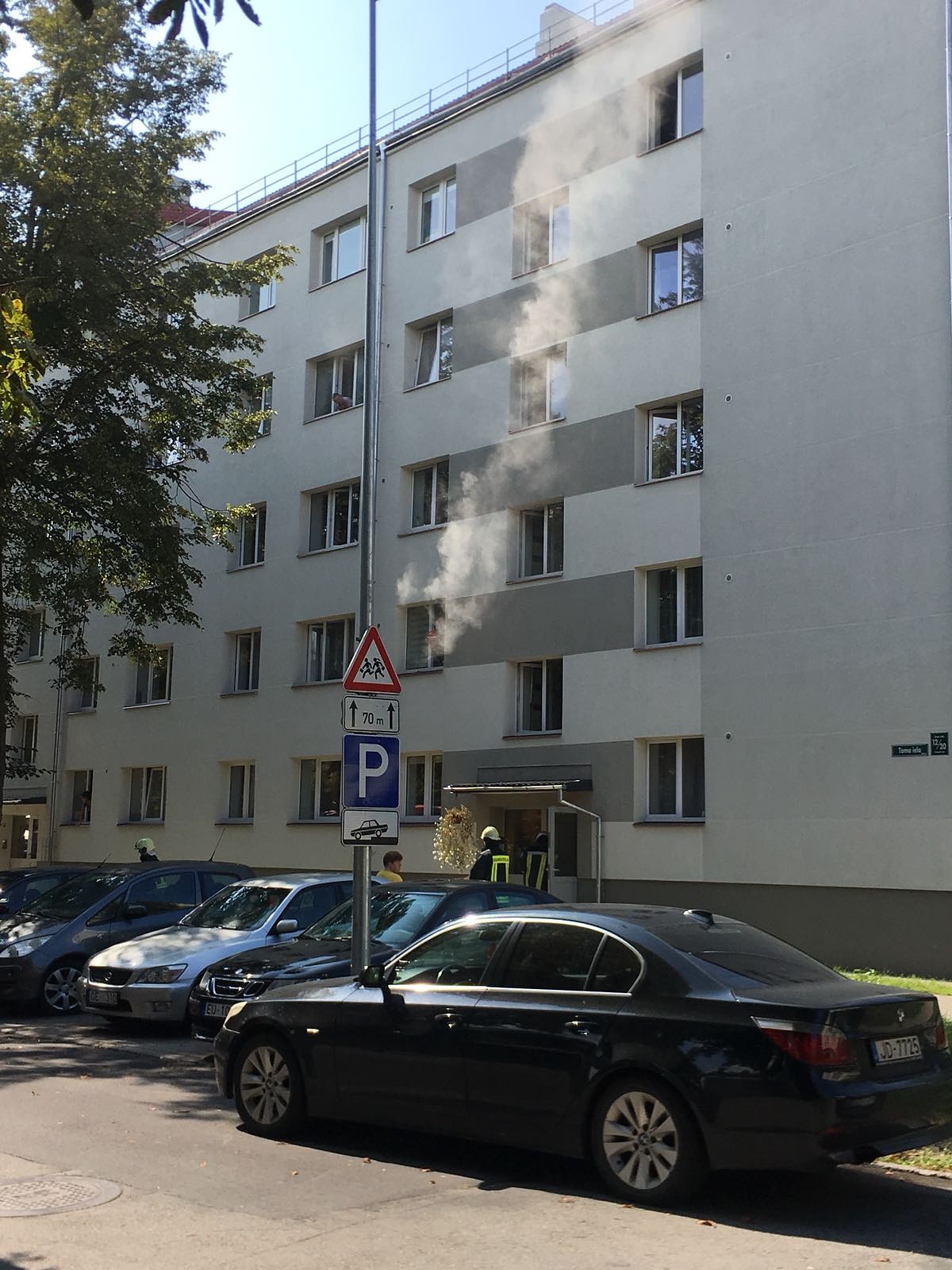 Toma ielā trauksme piedeguša ēdiena dēļ
