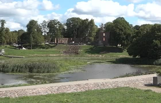 Maina Grobiņas pilskalna izskatu