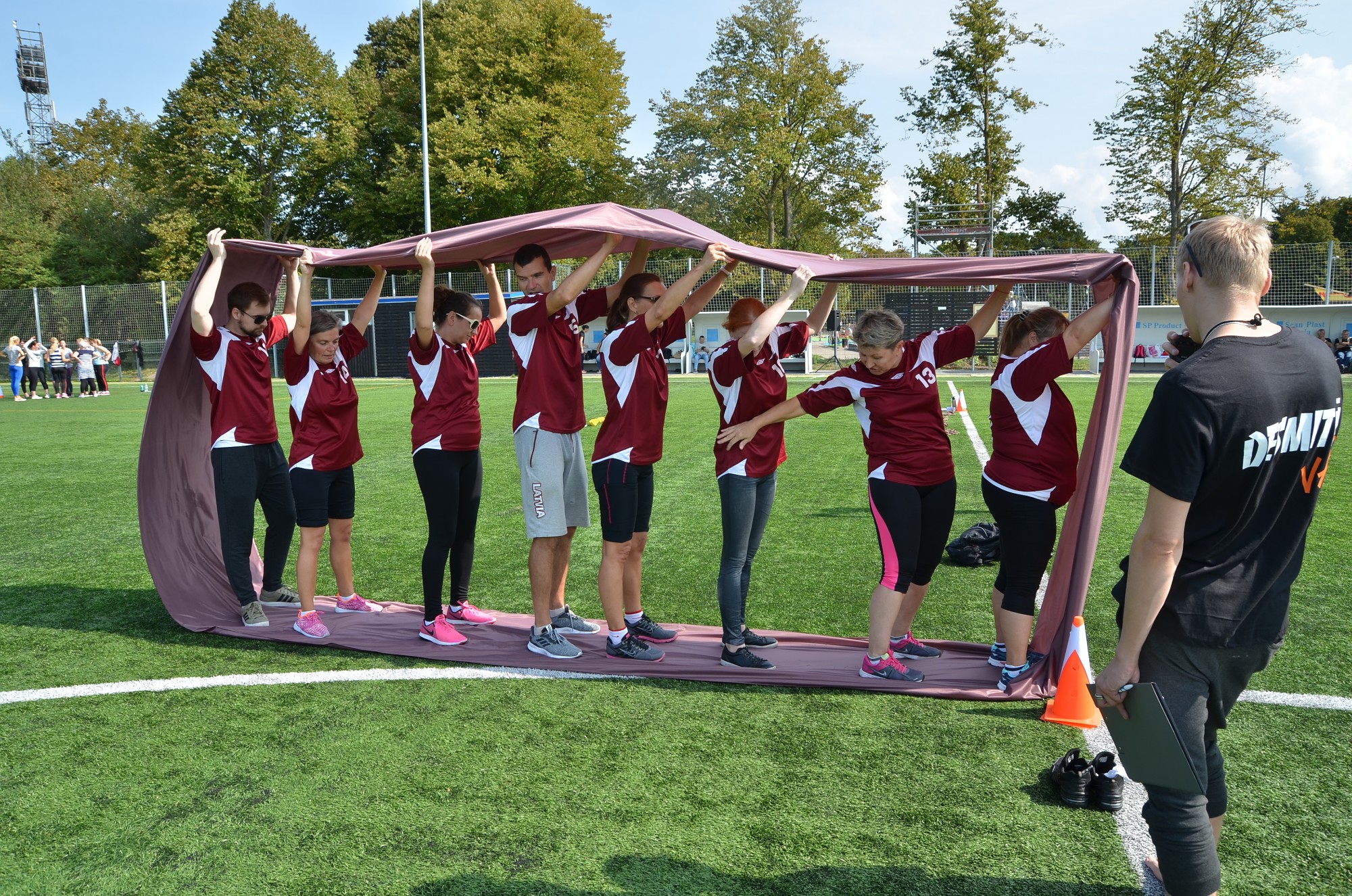 Papildināts – Pedagogi jaunajam mācību gadam iesildās ar sportiskām aktivitātēm