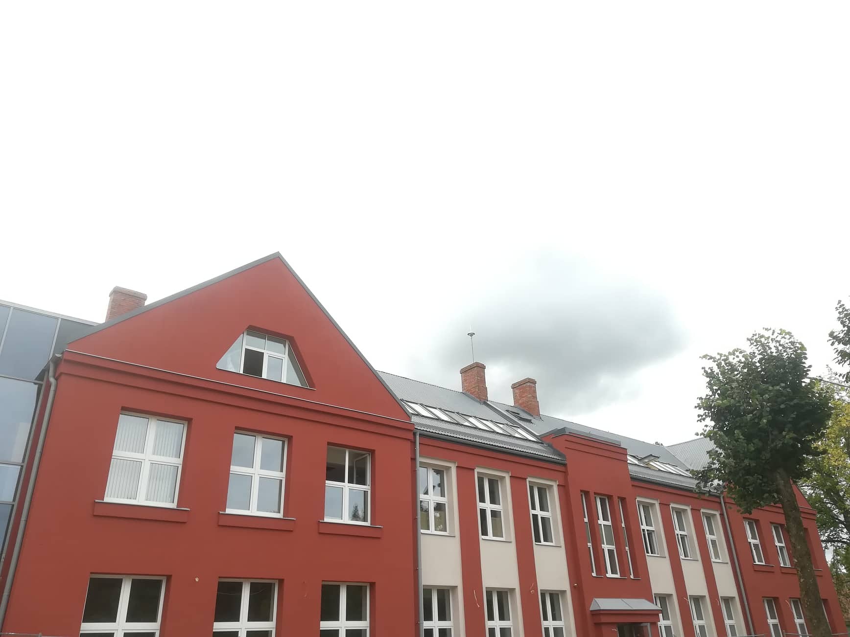 Svinīgi atklās atjaunoto Grobiņas sākumskolu