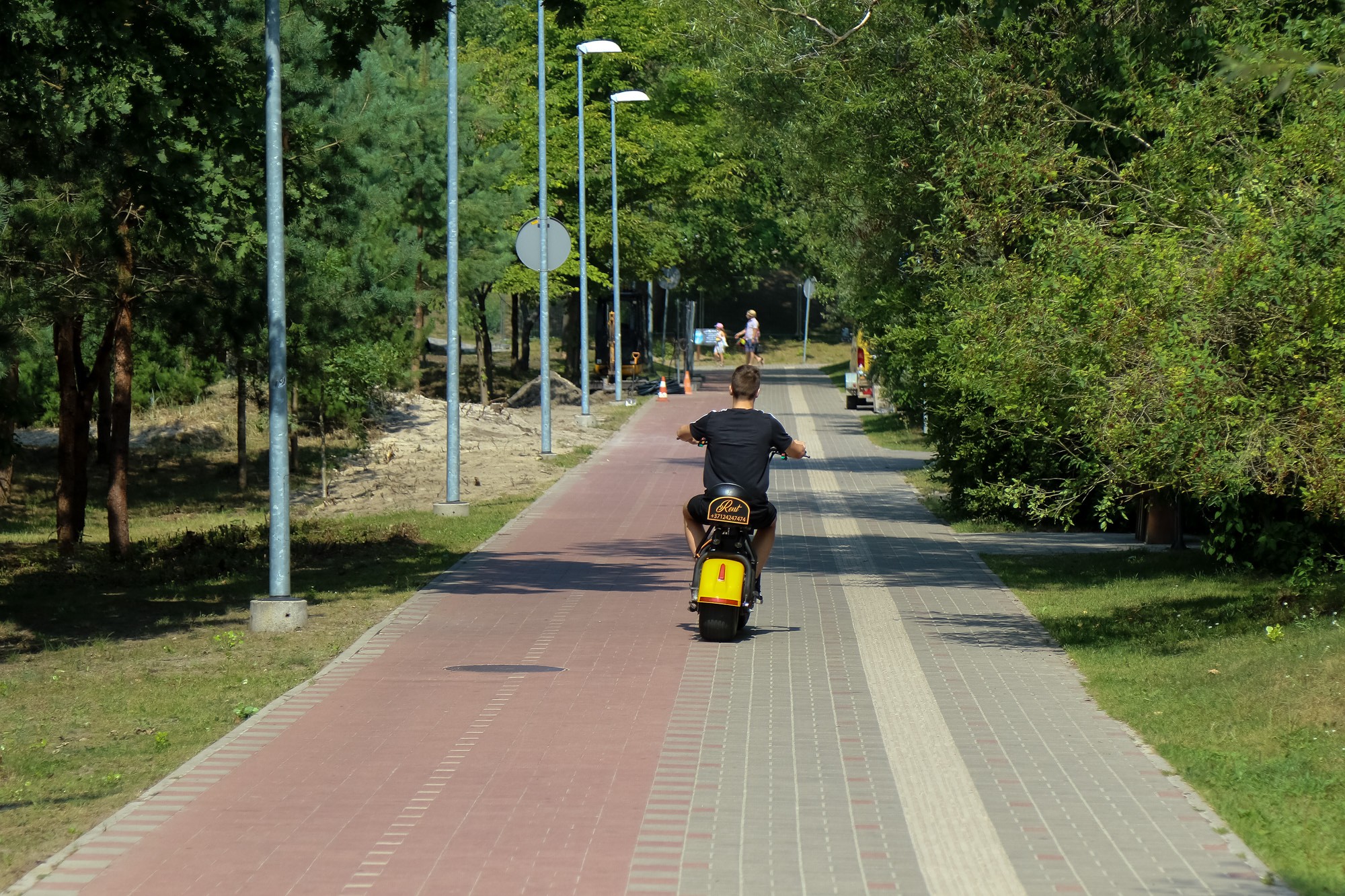 No parka izraidīti, elektrokreiseri plosās ielās