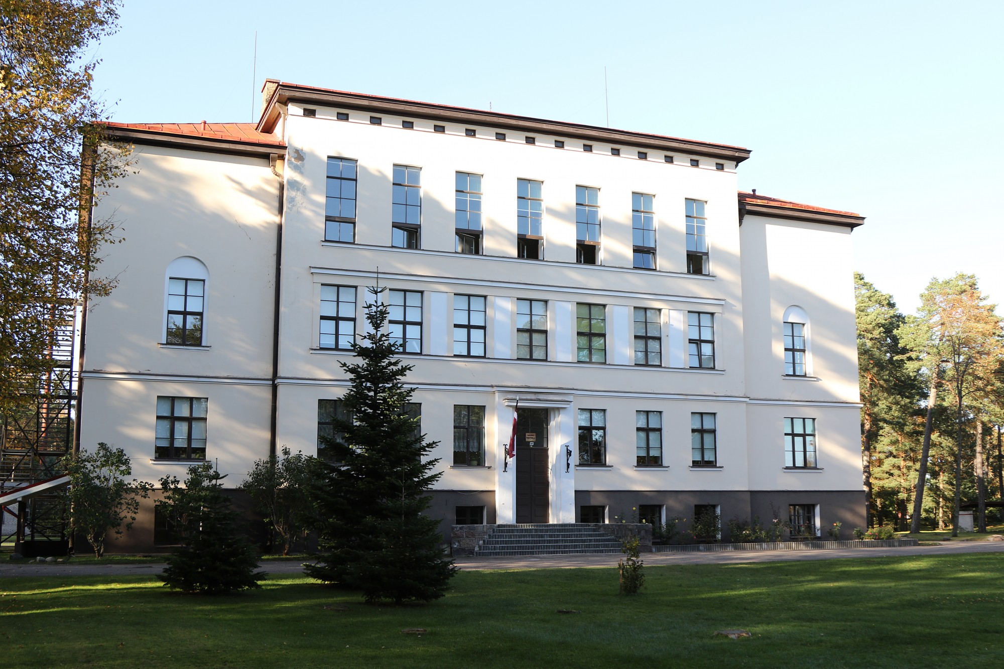 Ne no mākoņa maliņas skatīties