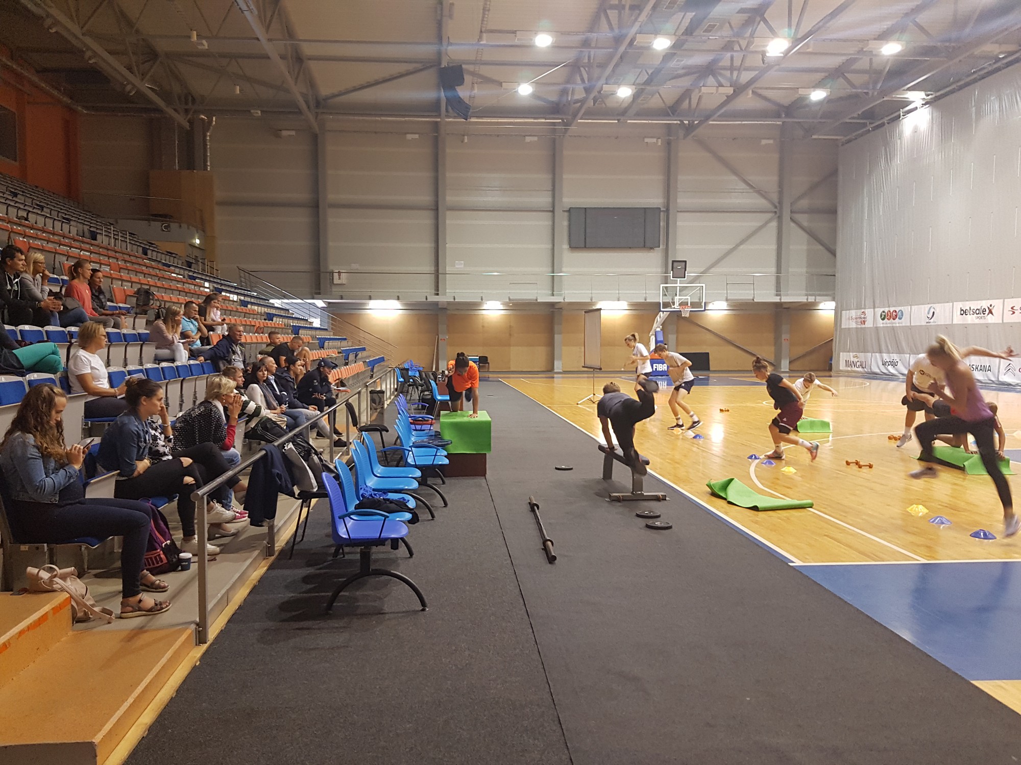 Sporta skolu treneri mācās mūsdienu tendences sportistu fiziskajā sagatavošanā