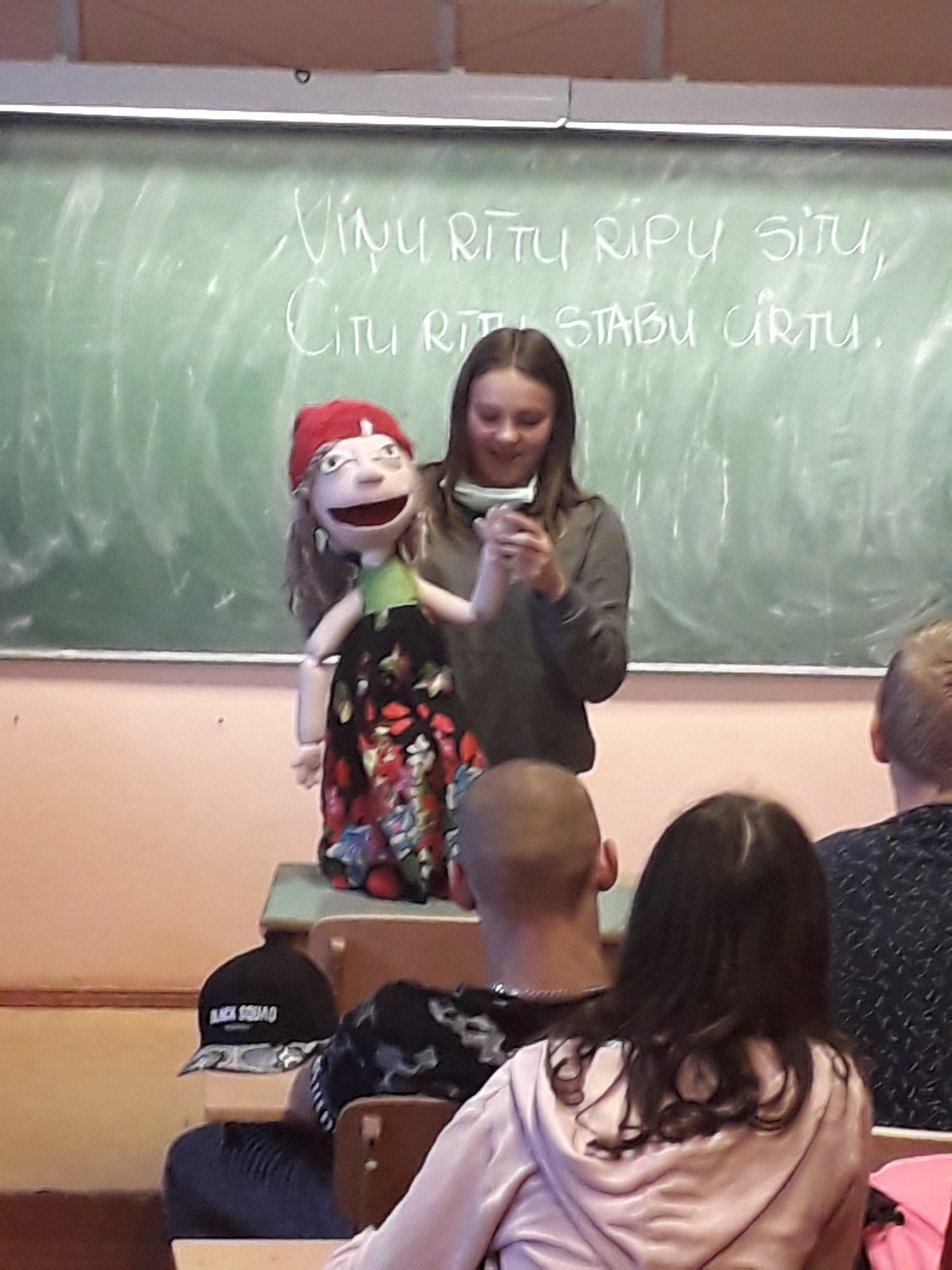 Skolēni pielaiko profesijas