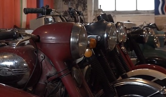 Mazo seno krātuvju vadītāji un kolekcionāri apspriež darba problēmas