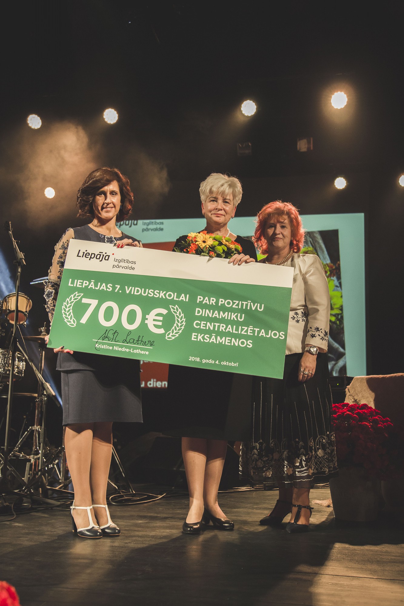Svin Skolotāju dienu un pasniedz izglītības kvalitātes balvas