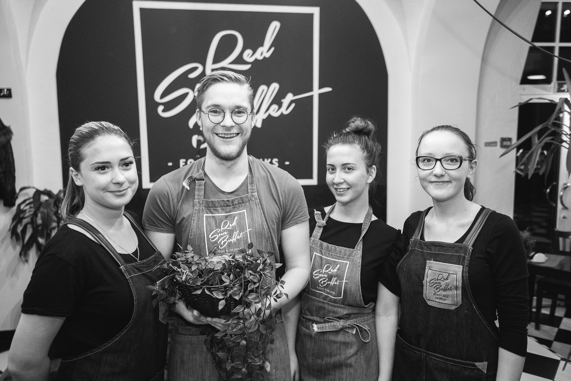 Red Sun Buffet aicina uz ”Picu vakaru” un Helovīnu ballīti.