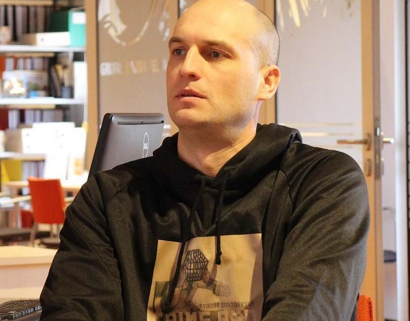Austras istabā viesosies dzejnieks Jānis Tomašs