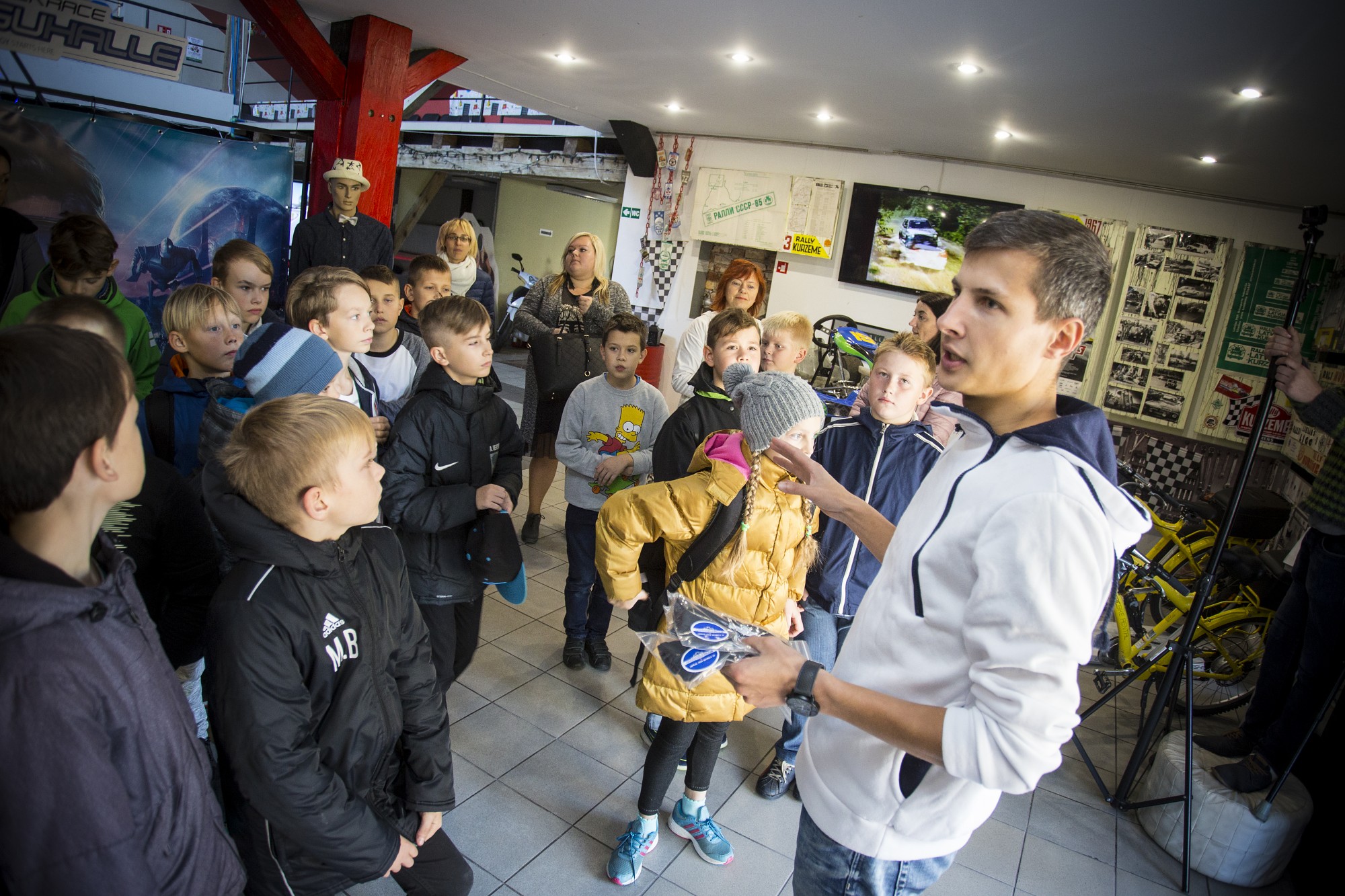 Skolēni tiekas ar dažādu profesiju pārstāvjiem
