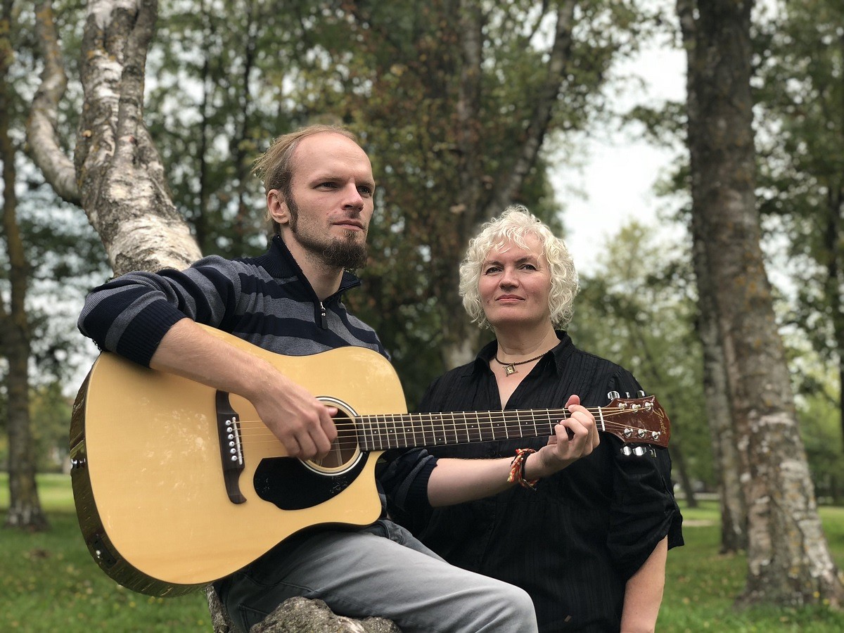 “Austras istabā” notiks Janas Egles un Jāņa Rūča koncerts