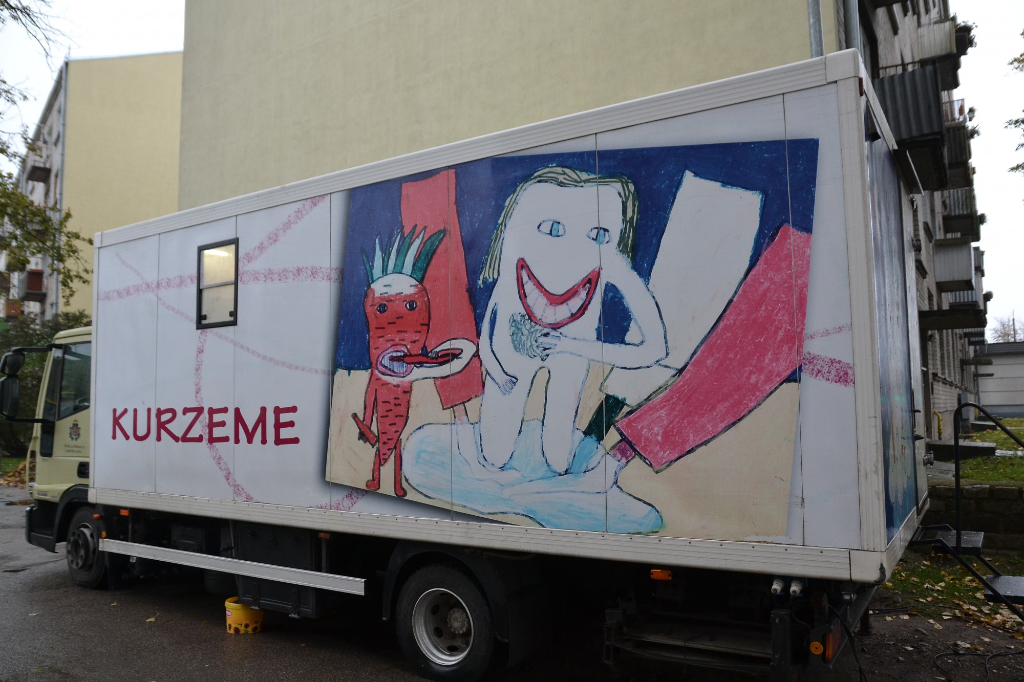 Liepājas zobārstiem palīgā ierodas mobilais zobārstiecības kabinets