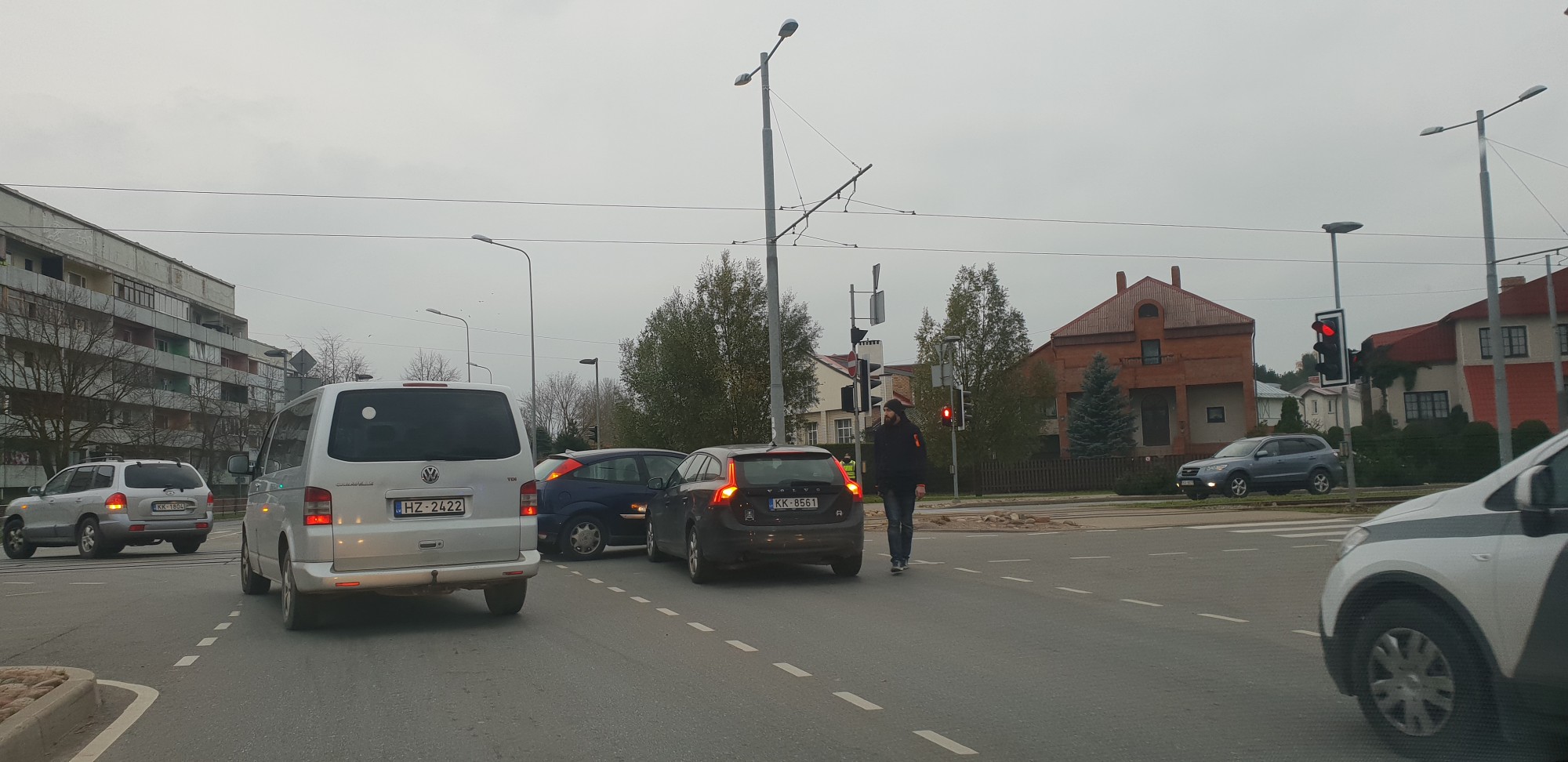 Izraisa sadursmes, cieš cilvēki
